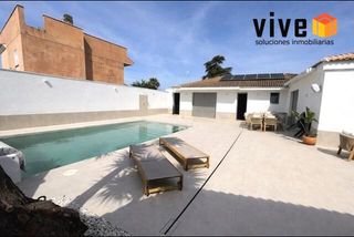 Chalet  Calle amapolas. Venta de chalet en urbanizacion la laguna, en palomares del rio