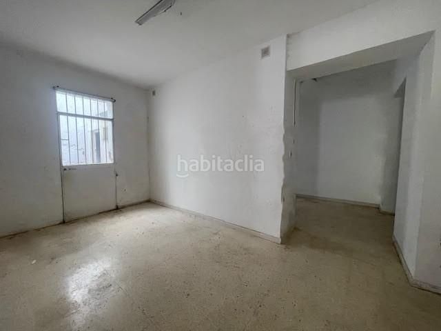 Foto b00bd9bb-bb1b-4a1d-a891-49f192cfb3a3. Edifici a Feria Sevilla