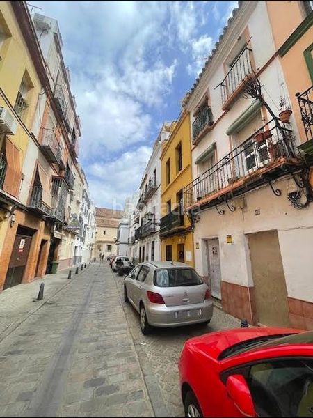 Foto e4a72371-5d2f-426d-92cc-45b0f79d2520. Edifici a Feria Sevilla