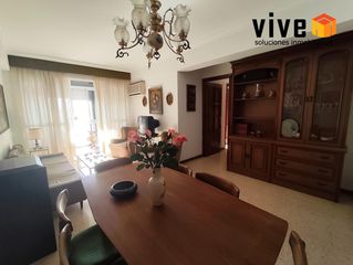 Pis  Calle florencio quintero. Oportunidad para reformar con terraza y vistas en los naranjos