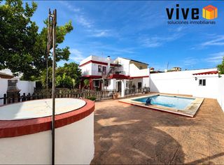 Casa aparellada a Nuevo Bulevar
