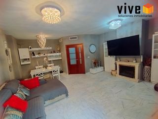 Casa adosada en Olivar de Quintos. Fantástica casa adosada en montequinto en urbanización cerrada..