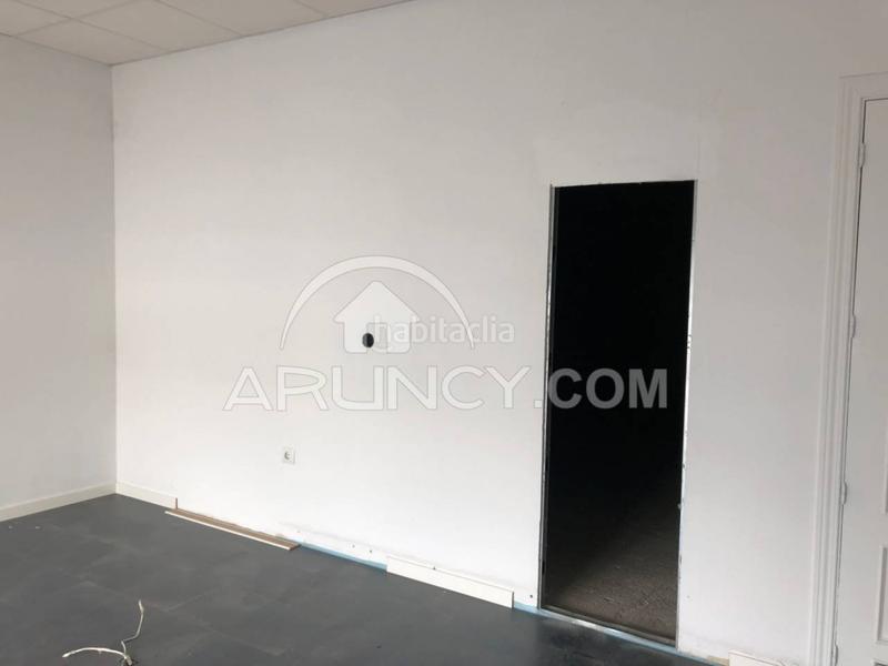 Foto c1d7e2fe-b391-4cb0-aac7-6852e5713a62. Rent business premise in Estación - La Fontanilla - El Tinte Utrera