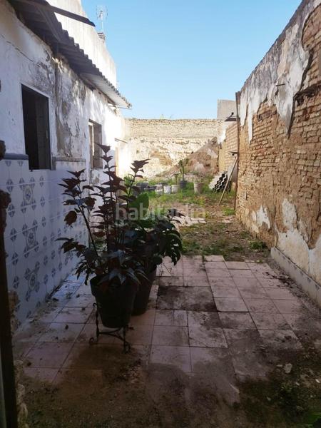 Foto 4d8a4a50-4b62-49dc-b544-8b35a3300693. Casa oportunidad única! casa para derribar con solar en venta en Utrera