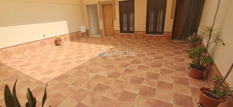 Foto 74b3ab9e-9f6f-4261-b955-bac36b6b3f64. Piso  centrico en Salesianos Utrera