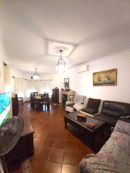 Foto 209edf43-e103-4247-bb1b-4eefa99fa94e. Chalet en exclusiva chalet urbano en zona residencial dos casas en una con impresionante piscina privada! en Utrera