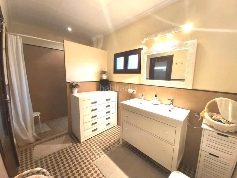 Foto 604dacc9-ae21-49ab-bad9-eaa26d3bd724. Chalet en exclusiva chalet urbano en zona residencial dos casas en una con impresionante piscina privada! en Utrera