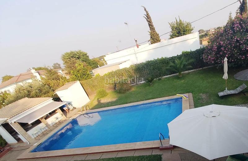 Foto bb692cb2-232c-4b13-9209-a6acbf1a29a5. Chalet en exclusiva chalet urbano en zona residencial dos casas en una con impresionante piscina privada! en Utrera