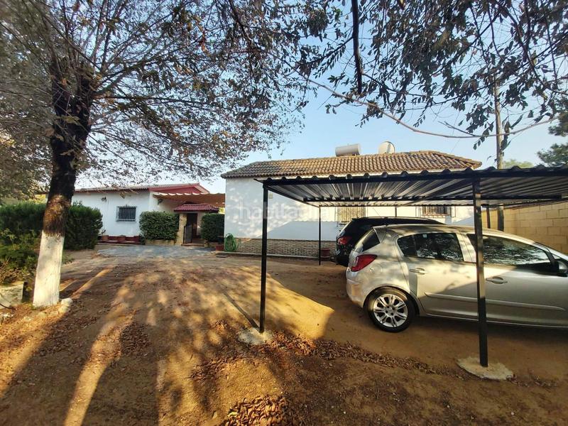 Foto e3461426-5c48-4013-86ae-c3a7119d72ec. Chalet en exclusiva chalet urbano en zona residencial dos casas en una con impresionante piscina privada! en Utrera