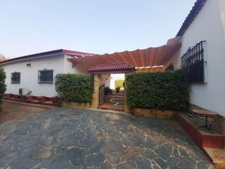 Chalet à Pedanías Norte. En exclusiva chalet urbano en zona residencial  dos casas en una