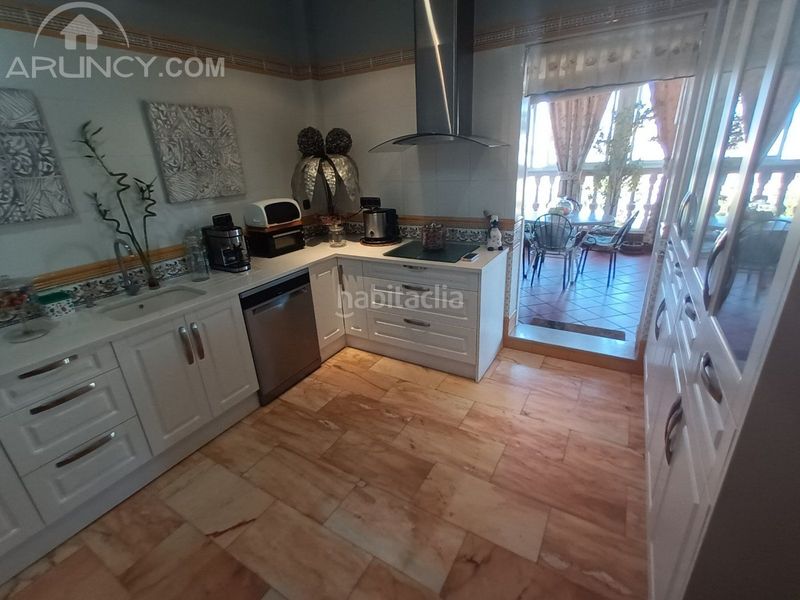 Foto 2a0c24c8-dc95-4058-bf25-afbdcb4dffbc. Casa amb aparcament a Las Torres - Constelaciones Utrera