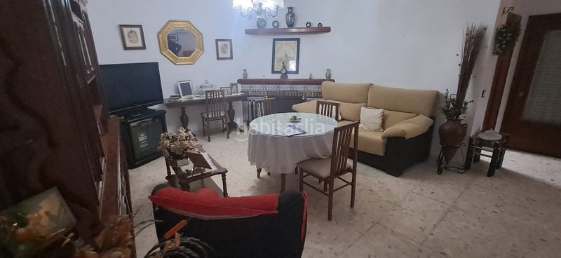 Foto bd93b8c3-5cdb-4a44-abf9-6203138fd398. Casa amb aparcament a Estación - La Fontanilla - El Tinte Utrera