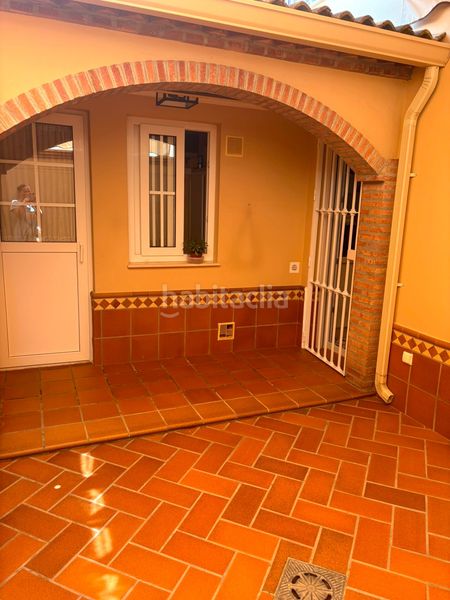 Foto 07b5ba1e-8cb8-46a7-9a92-7b5e55a01de2. Casa adossada amb aparcament a Consolación Utrera