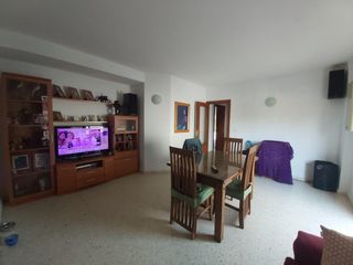 Etagenwohnung in Estación - La Fontanilla - El Tinte. Oportunidad única! amplio piso con 3 habitaciones, 2 baños, 3 ba