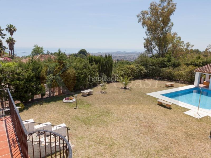 Foto 00dfb462-6cd5-42a0-bf76-04277b55da04. Chalet villa en venta en zona carretera , costa. en Mijas