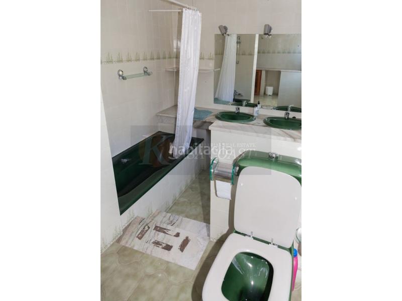 Foto 056511ab-8097-4c60-add3-c6cd5396335c. Chalet villa en venta en zona carretera , costa. en Mijas