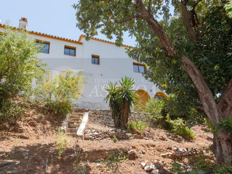 Foto b5ab728c-ea66-41fe-8084-b6e580e869d2. Chalet villa en venta en zona carretera , costa. en Mijas