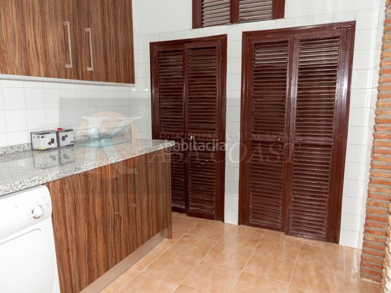 Foto c626ebcf-e03c-4a42-9595-bbb95e9f3916. Chalet villa en venta en zona carretera , costa. en Mijas