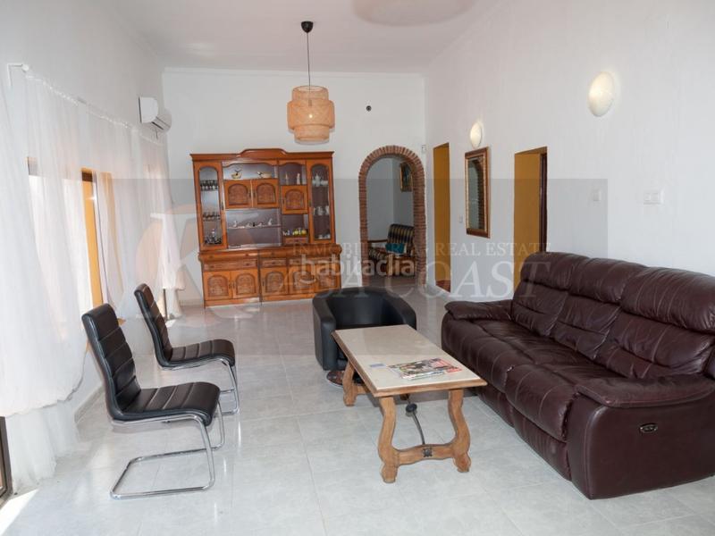 Foto de6fba53-03cd-41a5-abe8-d5991e170f9a. Chalet villa en venta en zona carretera , costa. en Mijas