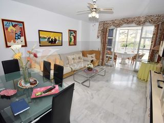 Flat in Castillo Sohail - Myramar. Piso de 3 dormitorios en venta en zona sohail, fuengirola.