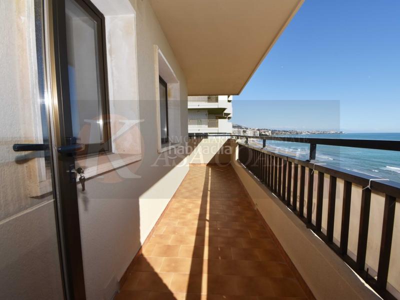 Foto 1ce02e1c-93c8-4f82-83aa-132fd2ed61db. Piso  recién reformado con comodidades excepcionales en 1 línea de Playa de los Boliches. en Fuengirola