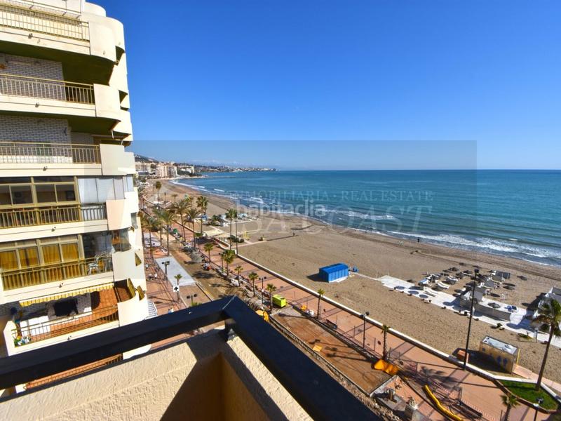 Foto 402a2873-48e9-4e85-a202-825c5dcfd251. Piso  recién reformado con comodidades excepcionales en 1 línea de Playa de los Boliches. en Fuengirola