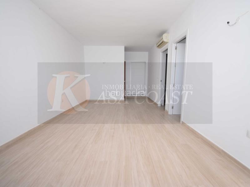 Foto 505dee08-5b6a-4676-b170-ba619248bf2c. Piso  recién reformado con comodidades excepcionales en 1 línea de Playa de los Boliches. en Fuengirola
