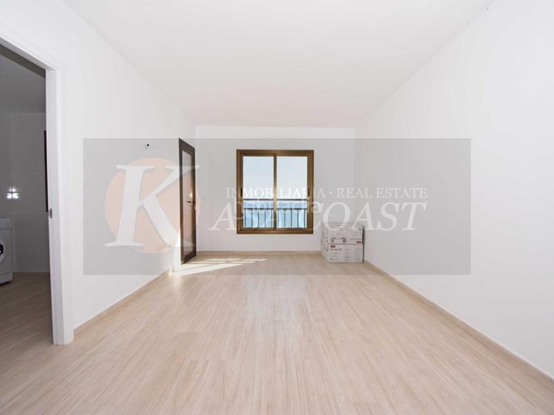 Foto 7a03d830-14c7-489f-8b51-beb83d0a8446. Piso  recién reformado con comodidades excepcionales en 1 línea de Playa de los Boliches. en Fuengirola