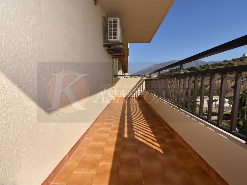 Foto aeeaefdf-5d7e-4b0b-9a02-537d55285eee. Piso  recién reformado con comodidades excepcionales en 1 línea de Playa de los Boliches. en Fuengirola