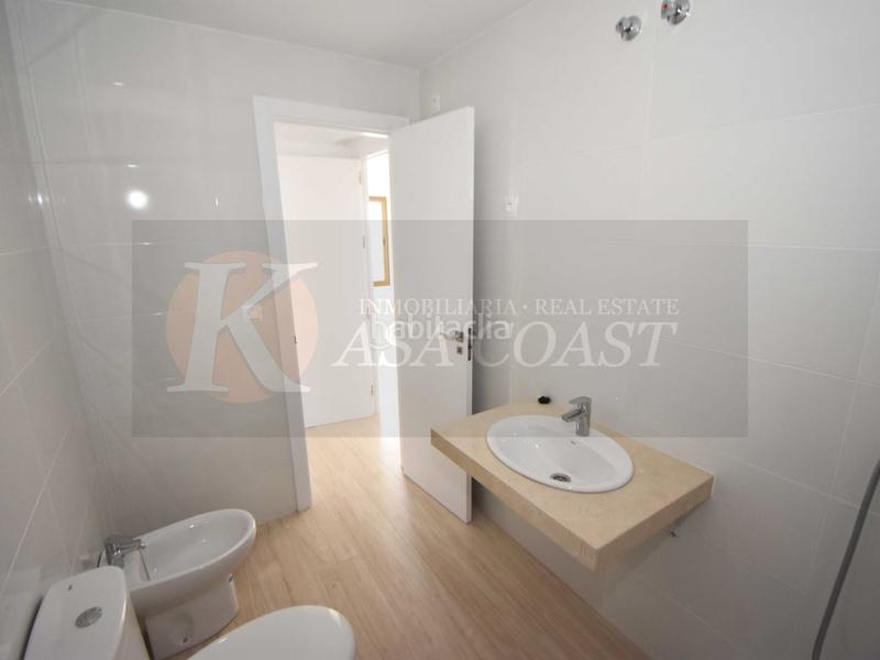 Foto bfa79489-0ece-45a0-b2e1-e08eeb9dd321. Piso  recién reformado con comodidades excepcionales en 1 línea de Playa de los Boliches. en Fuengirola