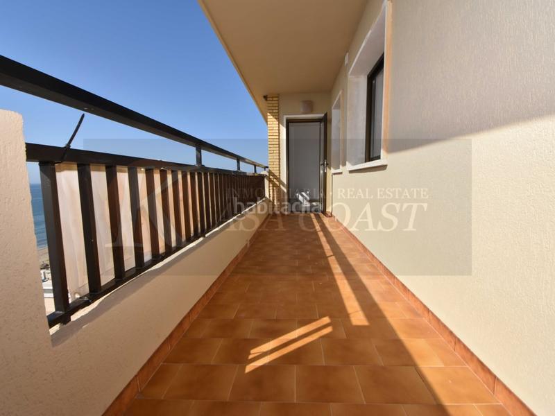 Foto df648842-25a4-40e9-8792-ce961de005f7. Piso  recién reformado con comodidades excepcionales en 1 línea de Playa de los Boliches. en Fuengirola