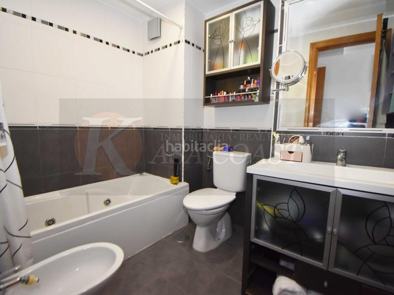 Foto 005c136d-1d14-4106-b15a-09e3463766cc. Piso  renovado en venta en doña ermita, costa con garaje incluido. en Mijas