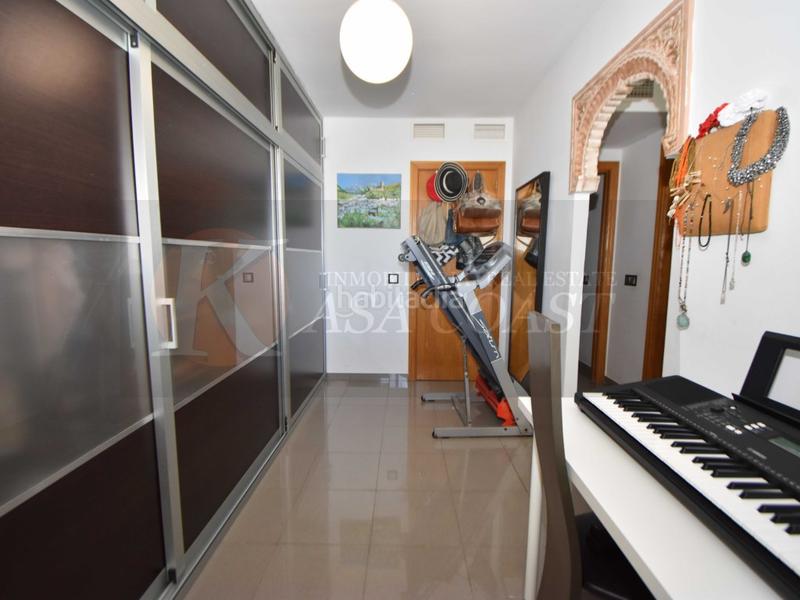 Foto 118ac7a3-f1cc-4c08-9acf-fb91135c835b. Piso  renovado en venta en doña ermita, costa con garaje incluido. en Mijas