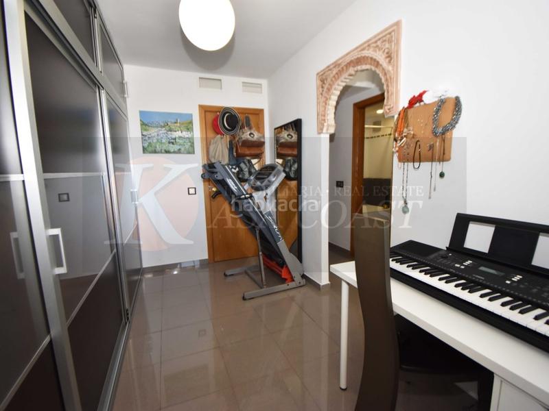 Foto e331cf27-ca7a-4295-8907-ab4a2feaaedd. Piso  renovado en venta en doña ermita, costa con garaje incluido. en Mijas