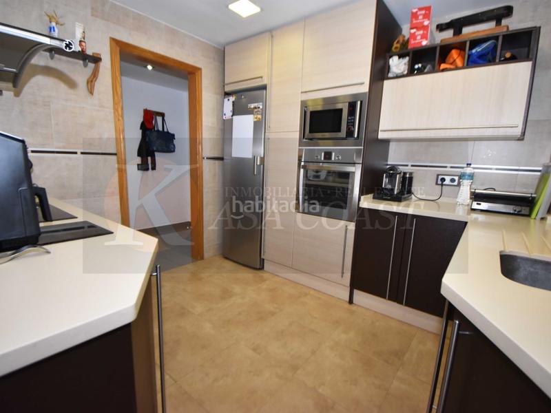 Foto f87afdde-ede7-4c53-a909-98217bd91f3f. Piso  renovado en venta en doña ermita, costa con garaje incluido. en Mijas