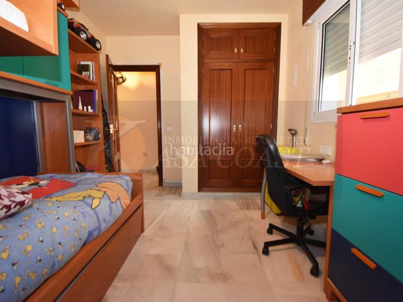 Foto 02743b66-29a6-42aa-9632-cb9169c8ad0a. Piso  amplio en zona céntrica a un paso de la playa. en Fuengirola