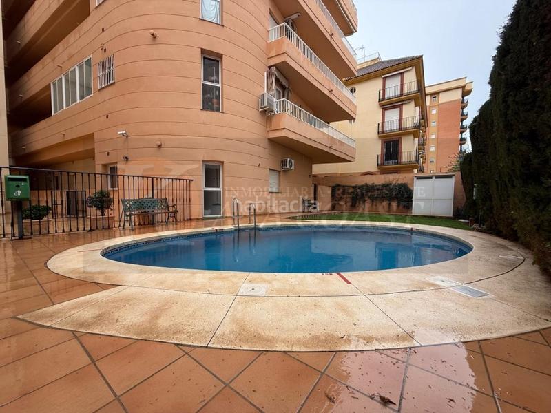 Foto 0872cda0-bccc-4901-ab52-195838053e1b. Piso  amplio en zona céntrica a un paso de la playa. en Fuengirola