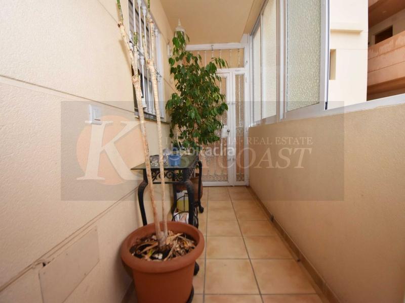 Foto 1e3d3703-299e-4a15-aa3c-e308f506286e. Piso  amplio en zona céntrica a un paso de la playa. en Fuengirola