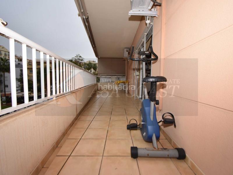 Foto 3fc8e7b5-51a4-40b8-b635-d06eb82094bb. Piso  amplio en zona céntrica a un paso de la playa. en Fuengirola