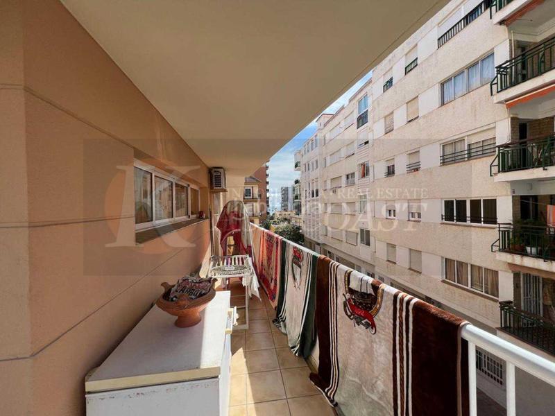 Foto 9d5f779f-8eee-489a-89d7-1cffc9314388. Piso  amplio en zona céntrica a un paso de la playa. en Fuengirola