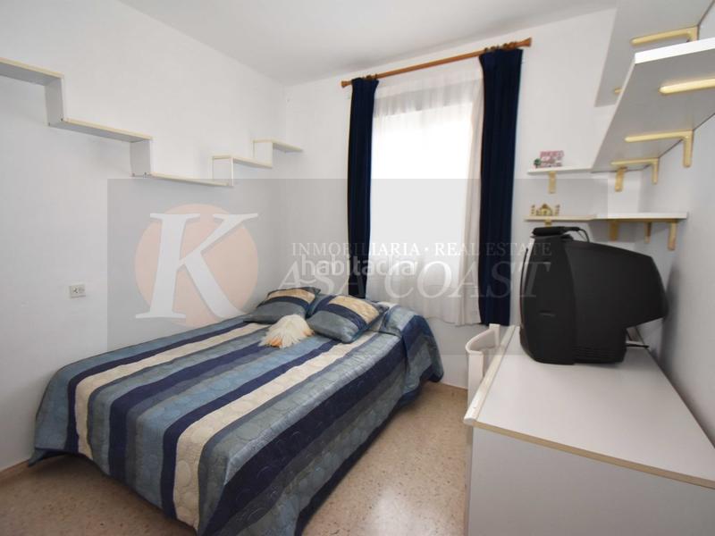 Foto 0116f9ea-923e-4f56-9846-41be012af256. Piso amplio piso en venta en zona sohail, urbanización con piscina y parking. en Fuengirola