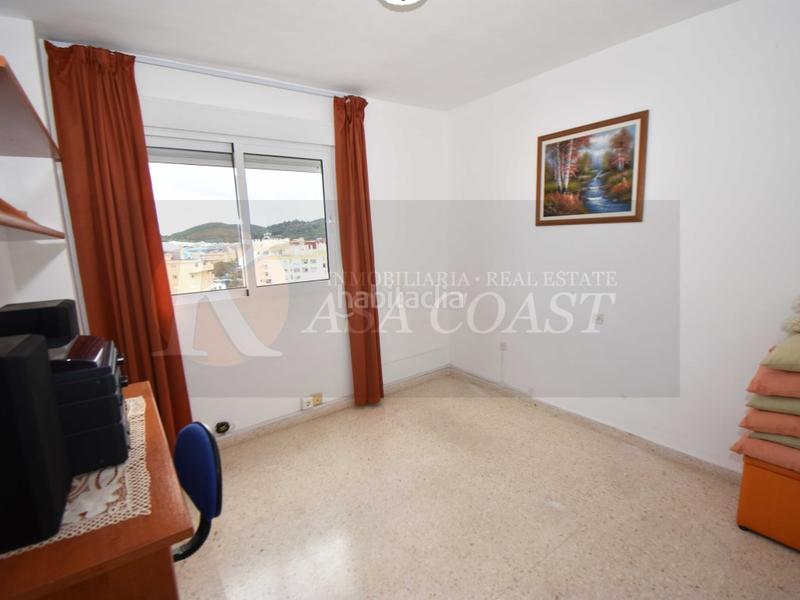 Foto 16eeb730-8f33-4bf8-9c7e-293adf97f4dd. Piso amplio piso en venta en zona sohail, urbanización con piscina y parking. en Fuengirola