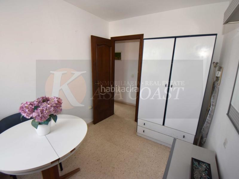 Foto 1f336df1-8e9d-46d2-8865-0e52d58bfcf5. Piso amplio piso en venta en zona sohail, urbanización con piscina y parking. en Fuengirola