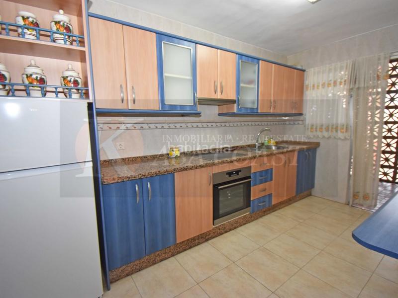 Foto 2ae79322-ef18-42a0-b623-dad2a0283306. Piso amplio piso en venta en zona sohail, urbanización con piscina y parking. en Fuengirola