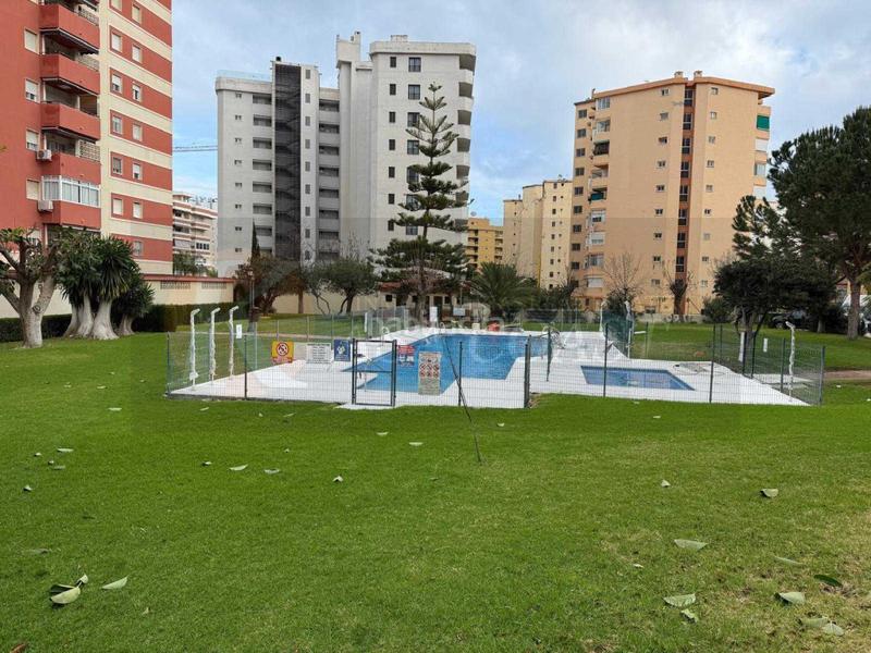 Foto 40374395-32d2-48ed-9713-a99de6ab611a. Piso amplio piso en venta en zona sohail, urbanización con piscina y parking. en Fuengirola