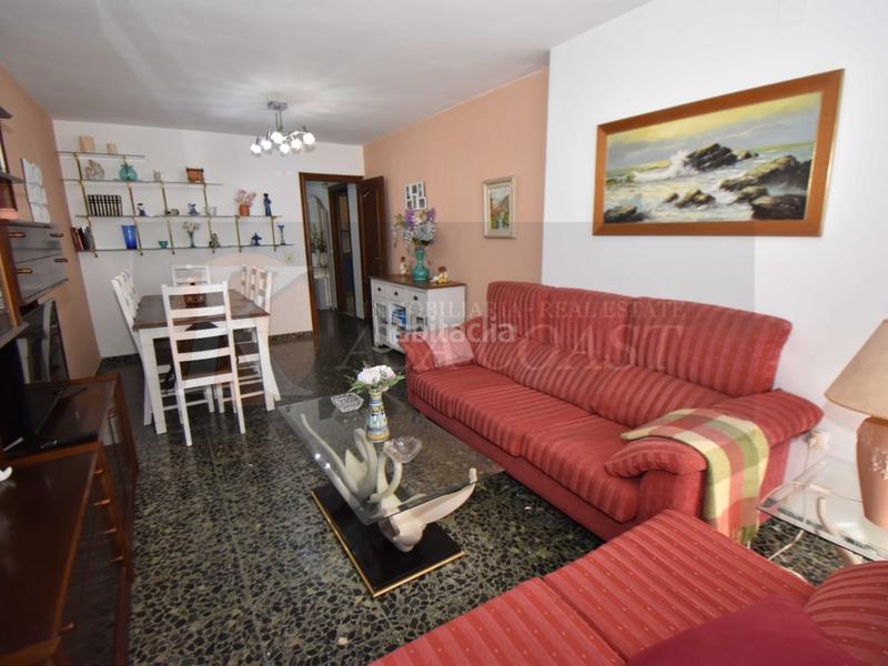 Foto 422644ad-6c98-49ff-9842-51321041c67e. Piso amplio piso en venta en zona sohail, urbanización con piscina y parking. en Fuengirola