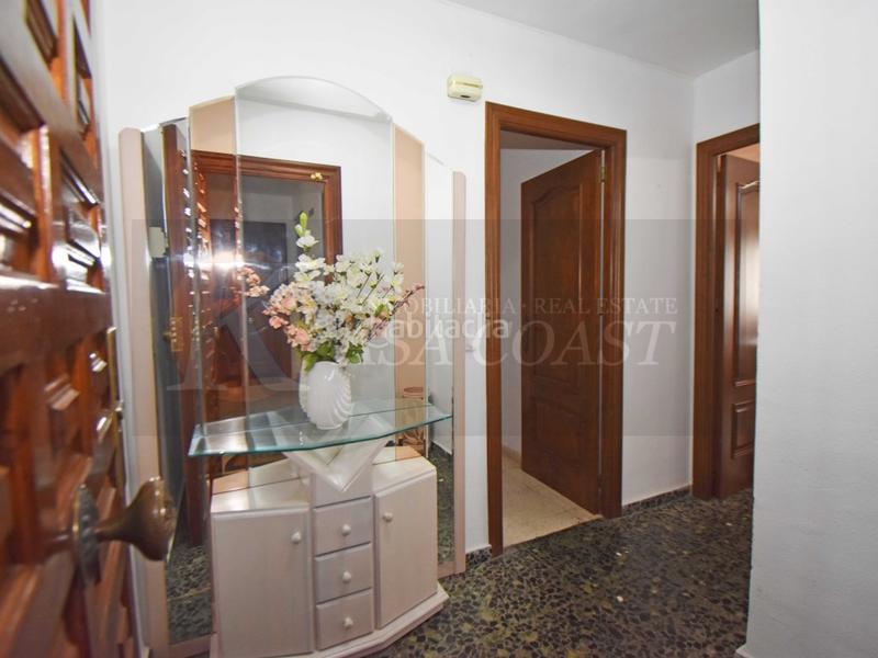 Foto 5dc932ff-3edd-49d5-9817-52e33c412dab. Piso amplio piso en venta en zona sohail, urbanización con piscina y parking. en Fuengirola