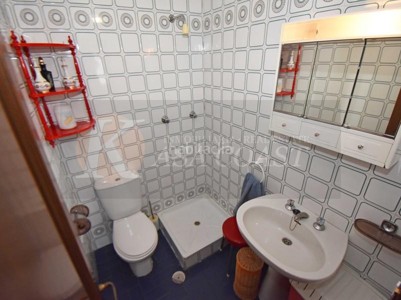 Foto 763dc5ce-4d06-4c66-a40a-2885c267bf8e. Piso amplio piso en venta en zona sohail, urbanización con piscina y parking. en Fuengirola