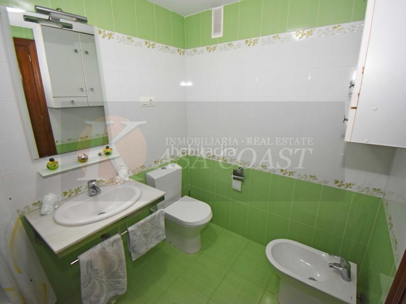 Foto 77d4d300-32a1-4474-891c-59b080ab6cae. Piso amplio piso en venta en zona sohail, urbanización con piscina y parking. en Fuengirola