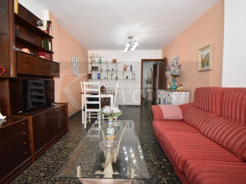 Foto 7fe84197-0e27-4481-a277-ece8c865d725. Piso amplio piso en venta en zona sohail, urbanización con piscina y parking. en Fuengirola